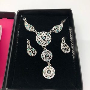Silvertone necklace and earrings gift set